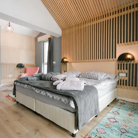 מלון Saint George Palace Deluxe Collection 4*