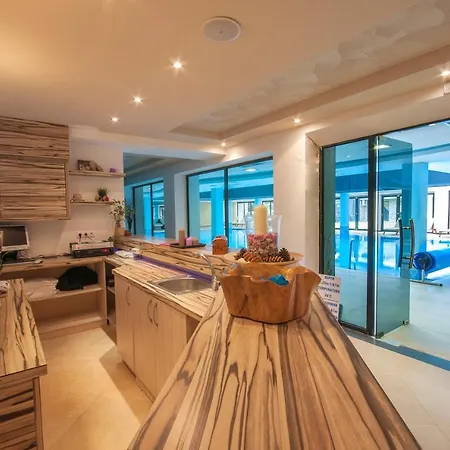 Saint George Palace Deluxe Collection Hotell